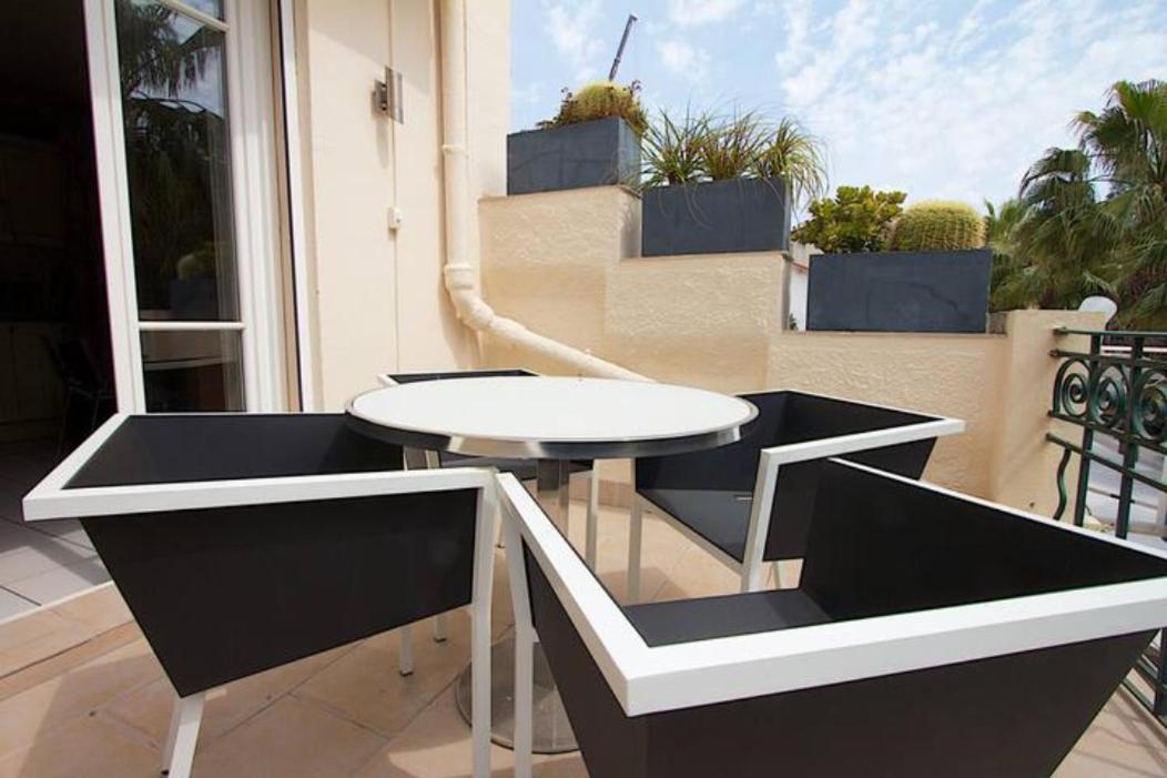 Appartement Sur La Pinede A Juan Les Pins Antibes Exterior photo